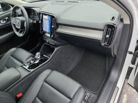 2024 Volvo XC40 B5 Plus Dark Theme