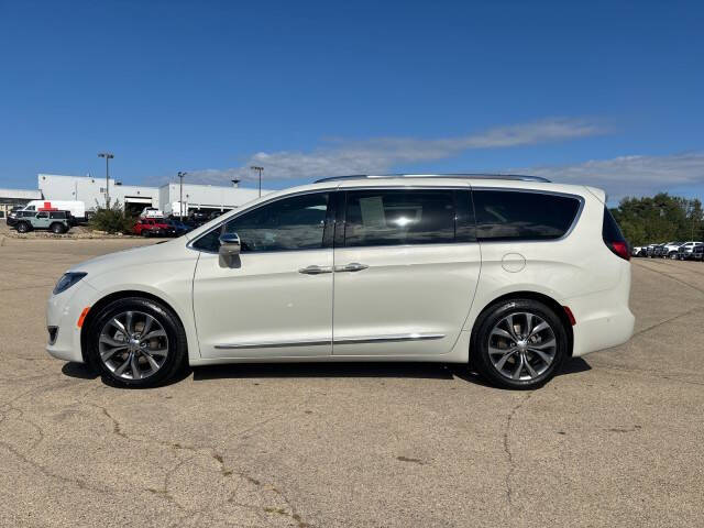 Used 2020 Chrysler Pacifica Limited with VIN 2C4RC1GG4LR126296 for sale in Dubuque, IA