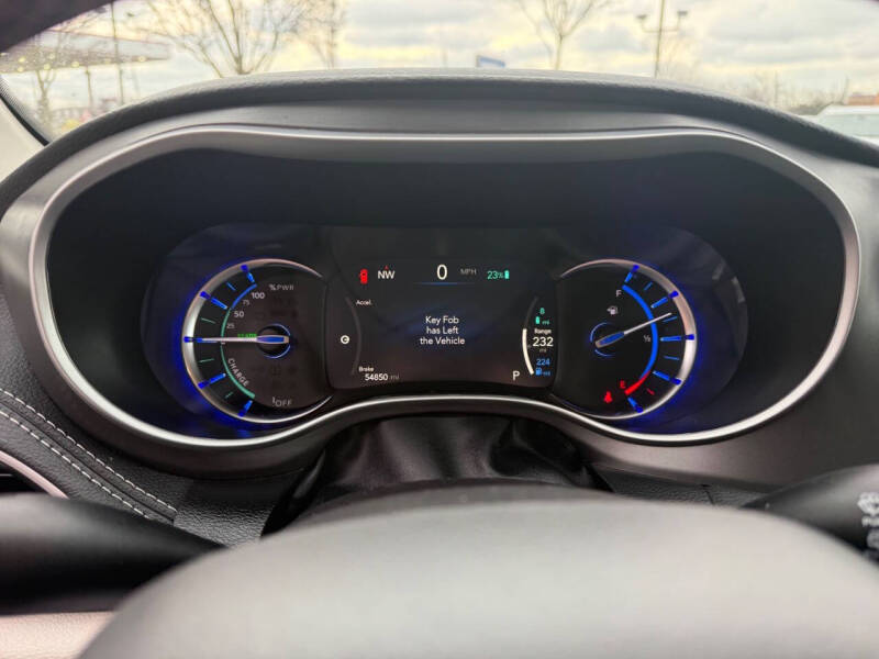 2024 Chrysler Pacifica Plug-In Hybrid Select