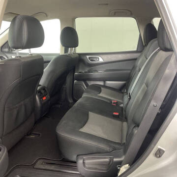 2017 Nissan Pathfinder SV