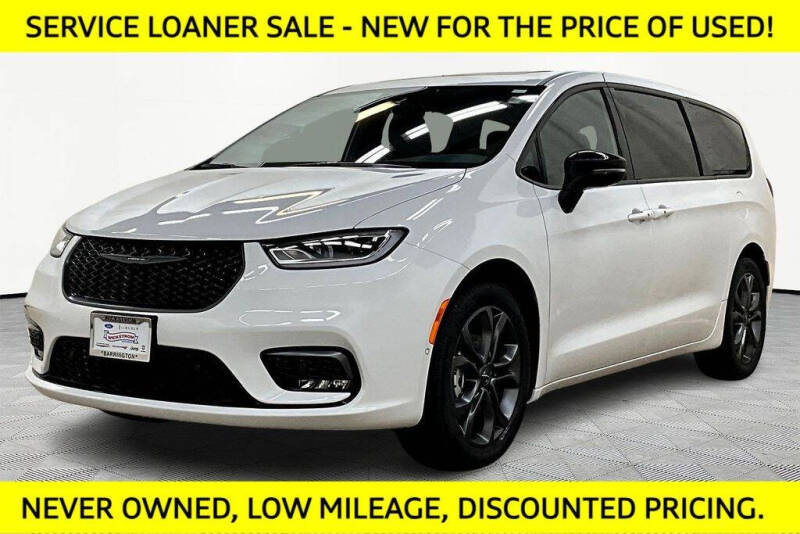 2026 Chrysler Pacifica Select