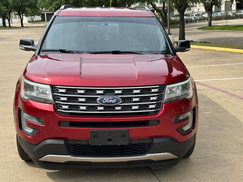 2017 Ford Explorer XLT photo 2