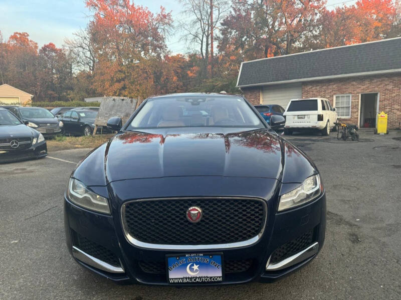 2018 Jaguar XF Premium's photo