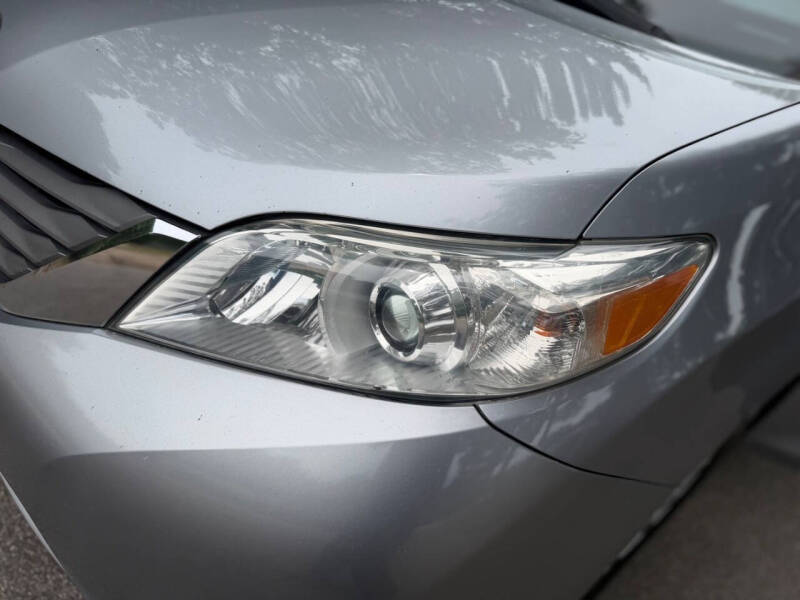 2012 Toyota Sienna XLE 8-Passenger