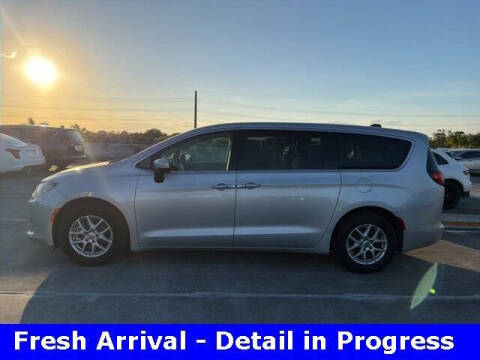 2022 Chrysler Voyager LX