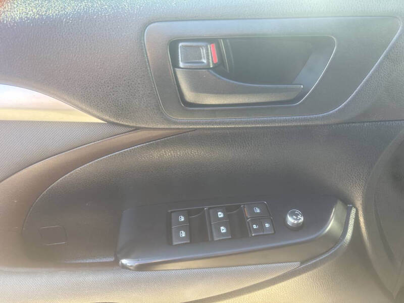 2015 Toyota Highlander LE