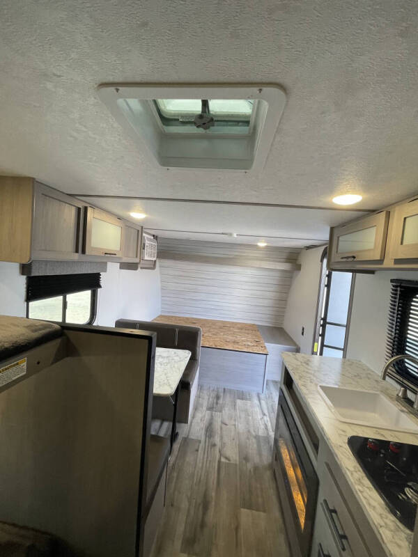 2024 Coleman DUTCHMAN