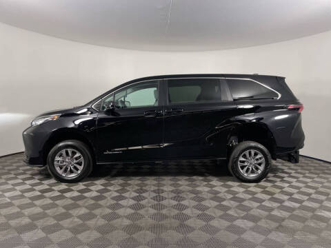 2023 Toyota Sienna LE 8-Passenger