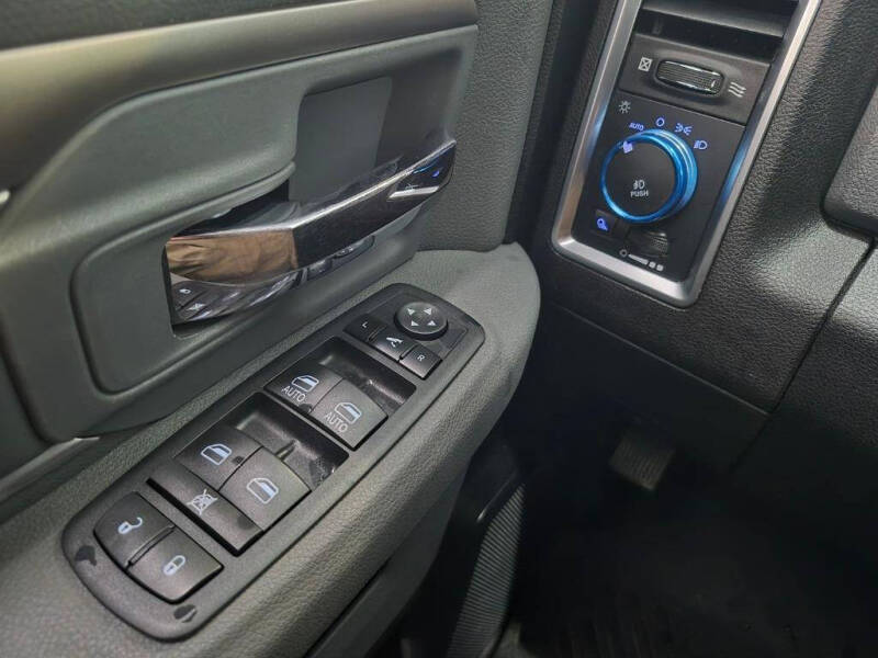 2017 RAM 1500 SLT