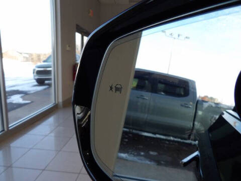 2024 Cadillac LYRIQ Luxury 2