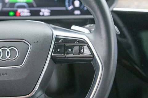 2022 Audi e-tron quattro Premium