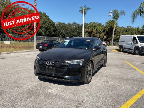 2022 Audi e-tron quattro Premium