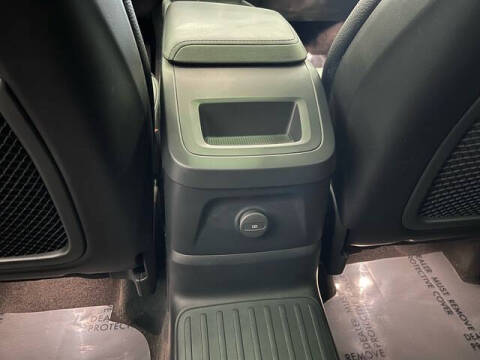 2024 Volvo XC60 Recharge T8 Plus Dark Theme