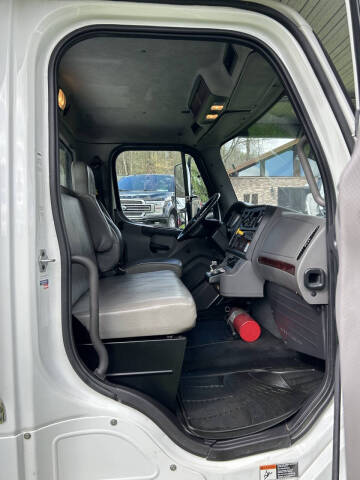 2019 Freightliner Business class M2
