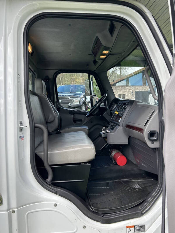 2019 Freightliner Business class M2