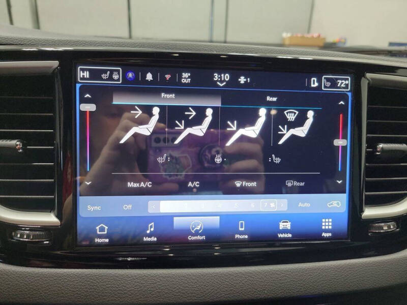 2026 Chrysler Voyager LX