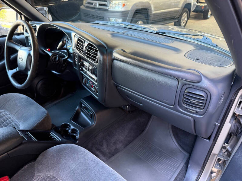 2000 Chevrolet S-10 LS