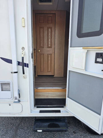 2004 Lexington Class C Mini Motorhome
