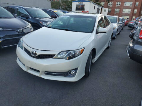 2014 Toyota Camry for sale at OFIER AUTO SALES in Freeport NY