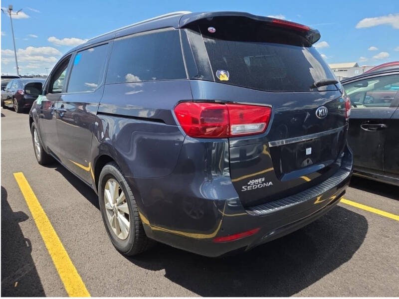 2017 Kia Sedona LX