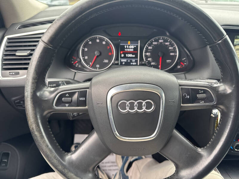 2011 Audi Q5 2.0T quattro Premium Plus