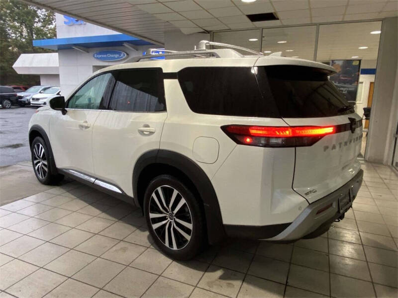 2024 Nissan Pathfinder Platinum