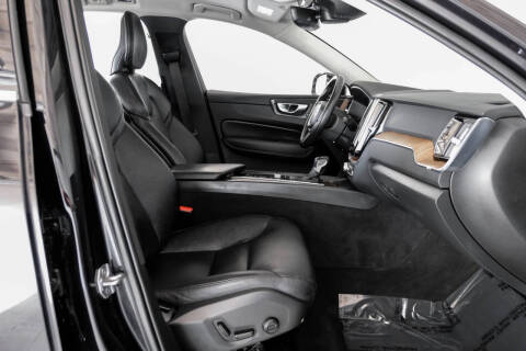 2021 Volvo XC60 T5 Momentum