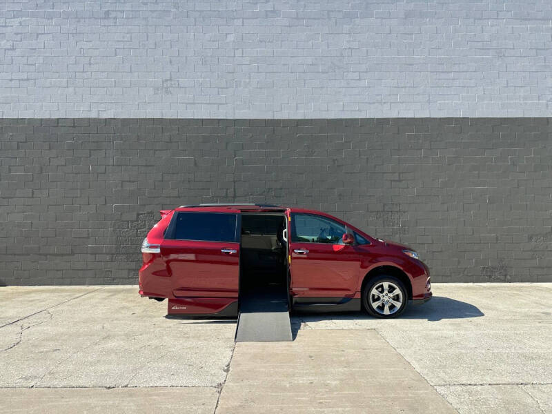 2013 Toyota Sienna SE 8-Passenger