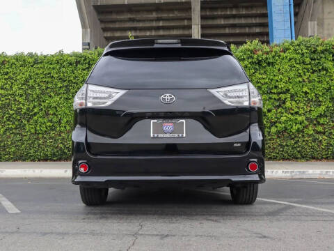 2014 Toyota Sienna SE 8-Passenger