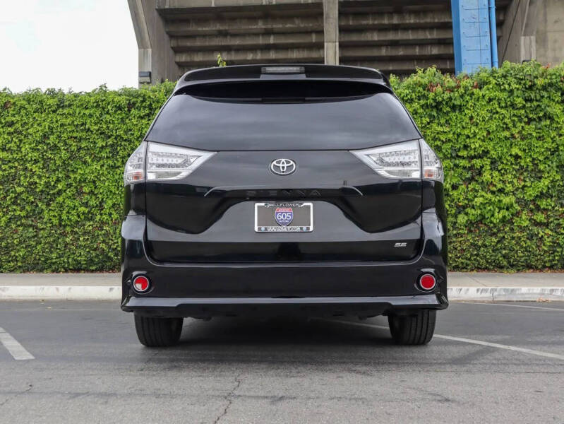 2014 Toyota Sienna SE 8-Passenger