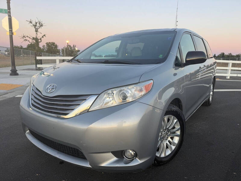 2016 Toyota Sienna XLE 8-Passenger