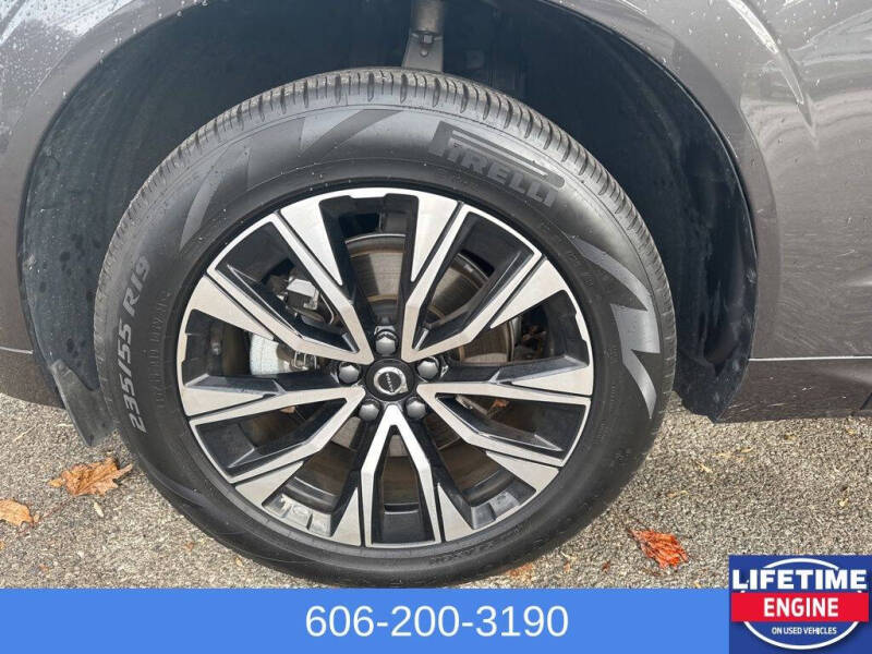 2025 Volvo XC60 B5 Plus Dark Theme