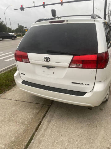 2004 Toyota Sienna LE 7 Passenger