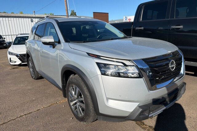 2024 Nissan Pathfinder SL