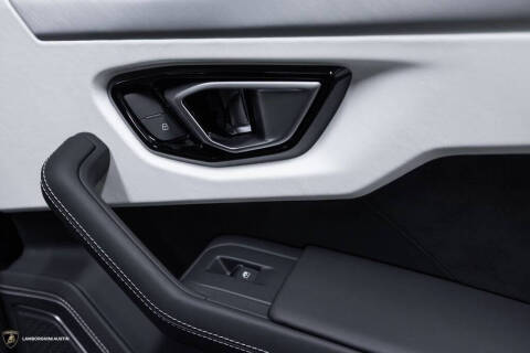 2023 Lamborghini Urus S