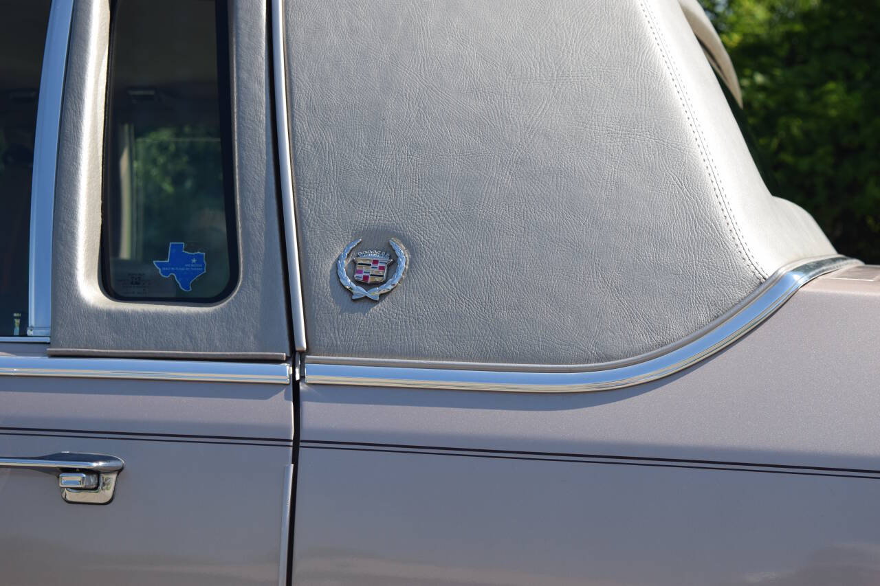 1991 Cadillac Brougham 37