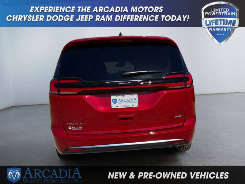 2027 Chrysler Pacifica Select