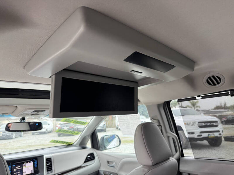 2015 Toyota Sienna XLE Premium 8-Passenger