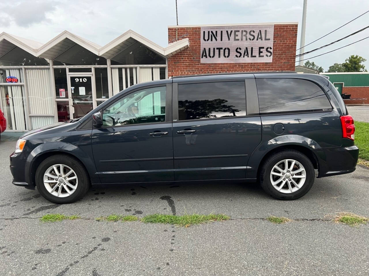 2013 Dodge Grand Caravan for sale at Universal Auto Sales LLC in Burlington, NC