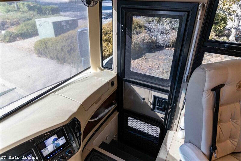 2016 Freightliner XCM Chassis