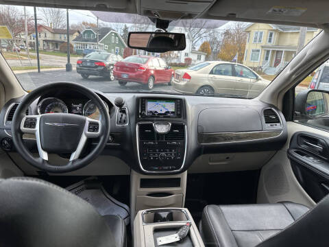 2016 Chrysler Town and Country Touring