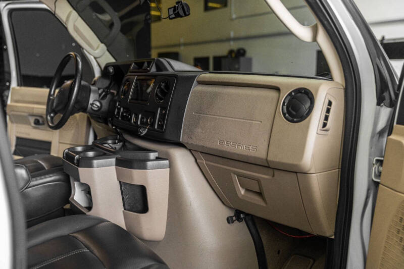 2010 Ford E-Series E-350 SD XLT