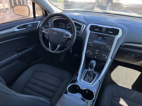 2016 Ford Fusion SE