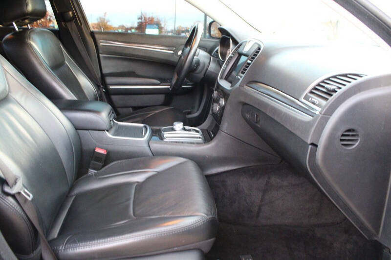 2017 Chrysler 300 Limited