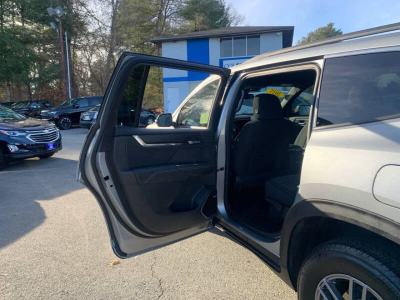 2025 GMC Acadia Elevation