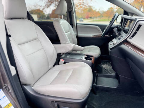 2017 Toyota Sienna XLE 7-Passenger
