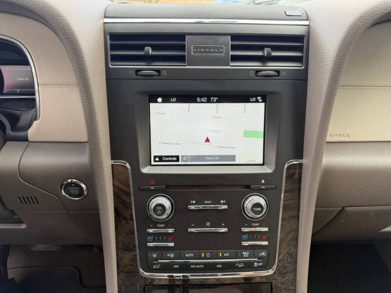 2017 Lincoln Navigator Select