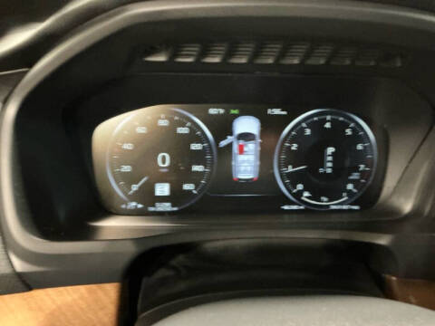 2021 Volvo XC90 T6 Momentum 7-Passenger