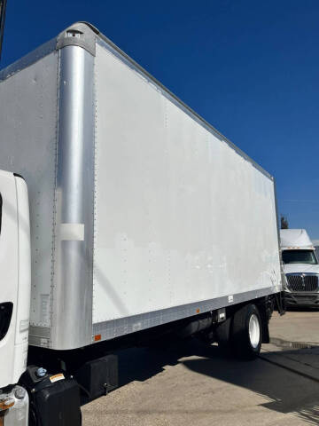 2013 Freightliner M2 106