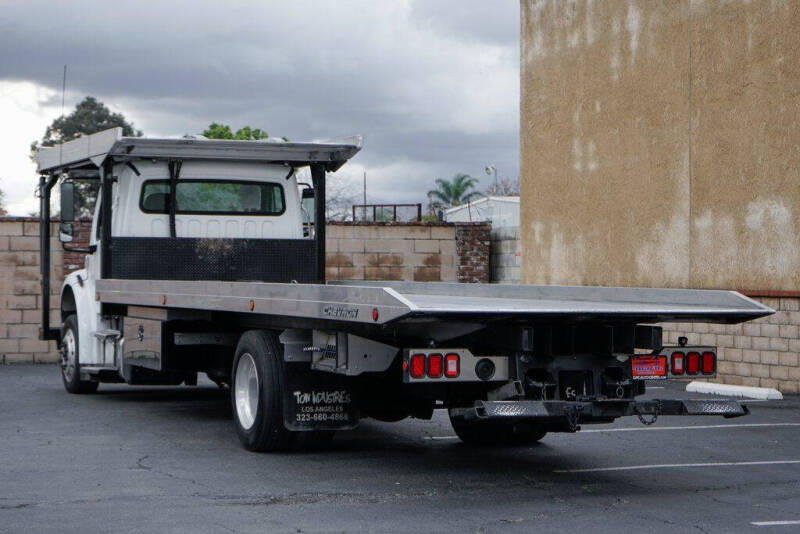 2023 Freightliner M2 106